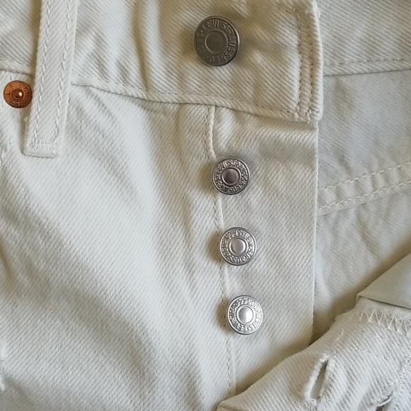 NWOT! Levi's Denim Shorts - Picture 3 of 5